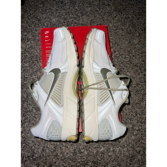 Nike Zoom Vomero 5 Size 12 main image 8